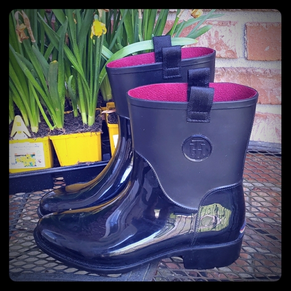 Tommy Hilfiger Shoes - Barley worn.  Ankle Boots🎁🎁